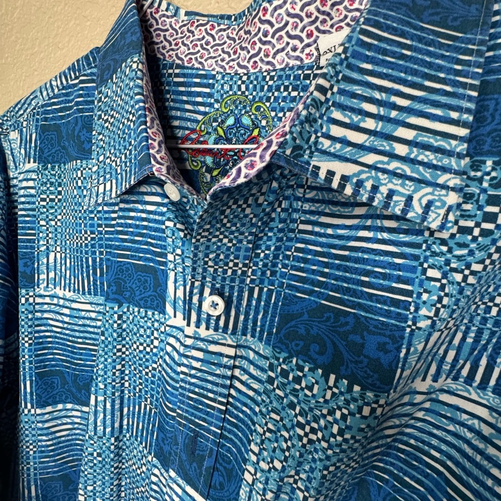 Robert Graham Blue & White Checkered Patterned Button Up Shirt